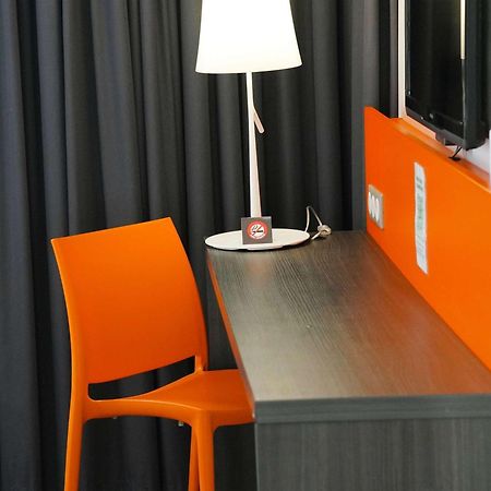 Hotel Ibis Styles Caen Centre Gare Exterior foto